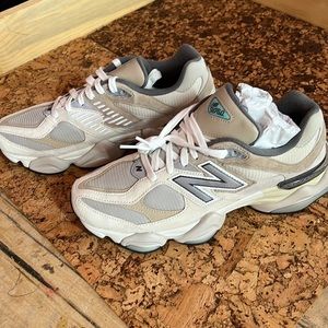 New balance 9060 sea salt size 10 nwt